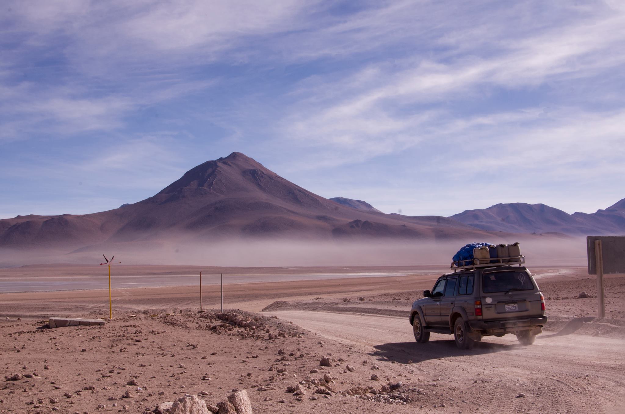 Land Cruiser con equipaje rumbo a las lagunas